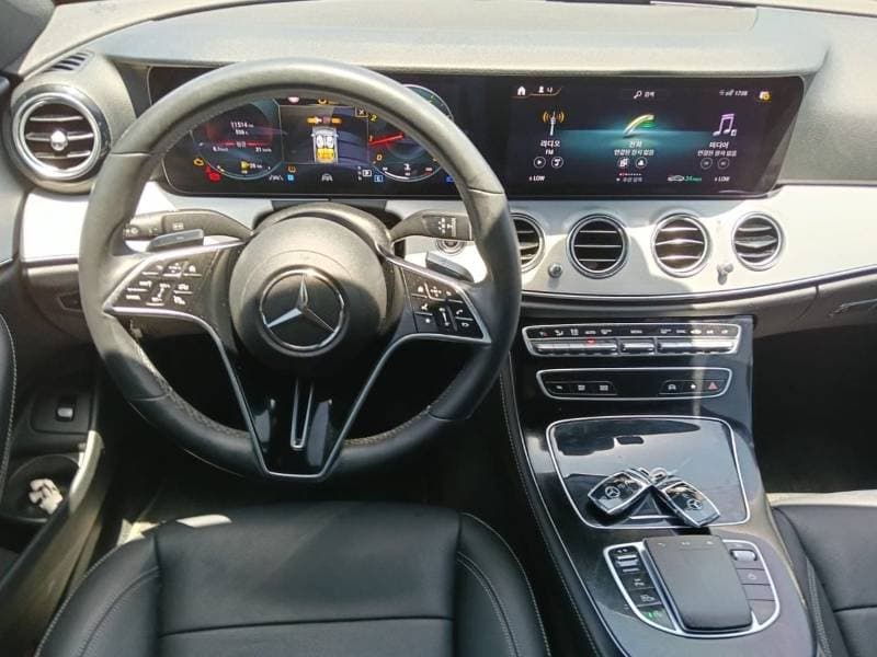 2021 Mercedes Benz E250 STANDARD thumbnail 4