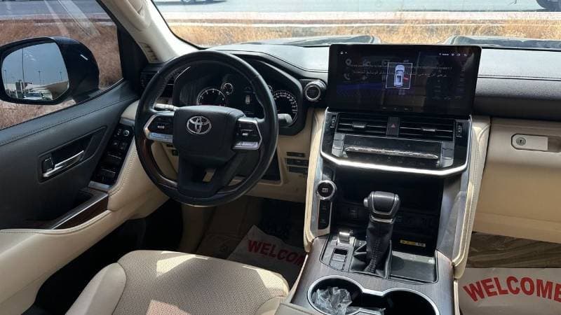 2023 Toyota Land Cruiser GXR thumbnail 6