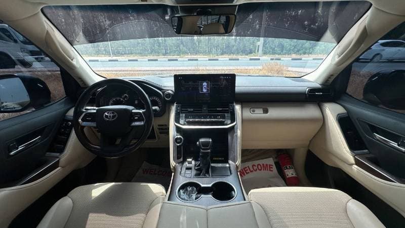 2023 Toyota Land Cruiser GXR thumbnail 4