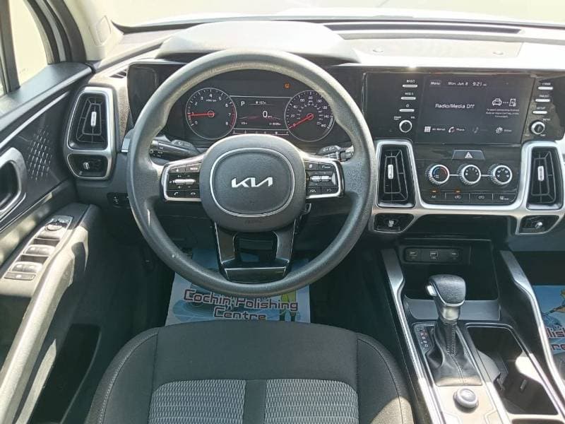 2021 Kia Sorento LX thumbnail 5