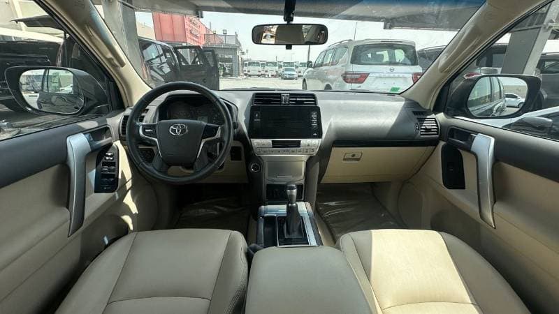 2023 Toyota Prado TX L thumbnail 4