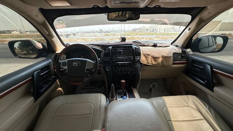 2014 Toyota Land Cruiser GXR thumbnail 4