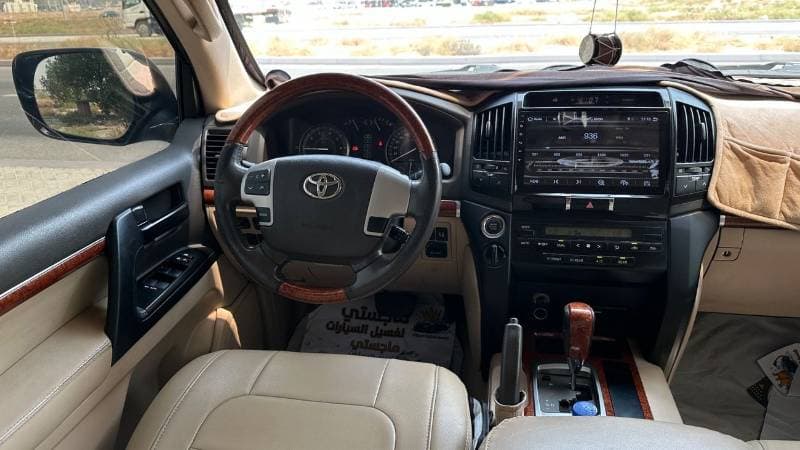 2014 Toyota Land Cruiser GXR thumbnail 6