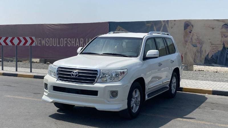 2014 Toyota Land Cruiser GXR thumbnail 3