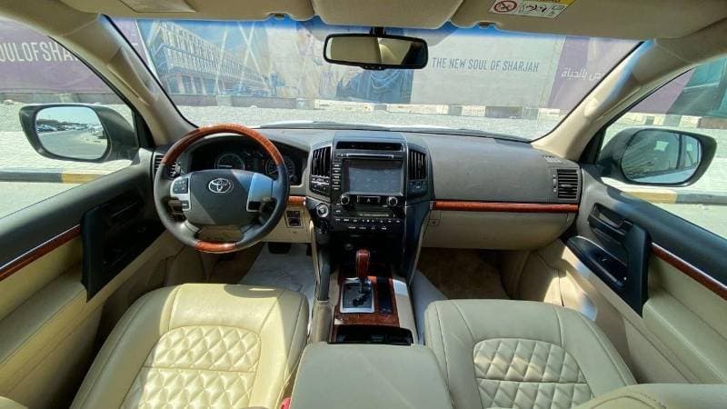 2014 Toyota Land Cruiser GXR thumbnail 4