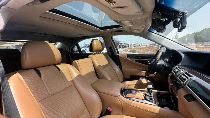 2013 Lexus LS600h L thumbnail 5