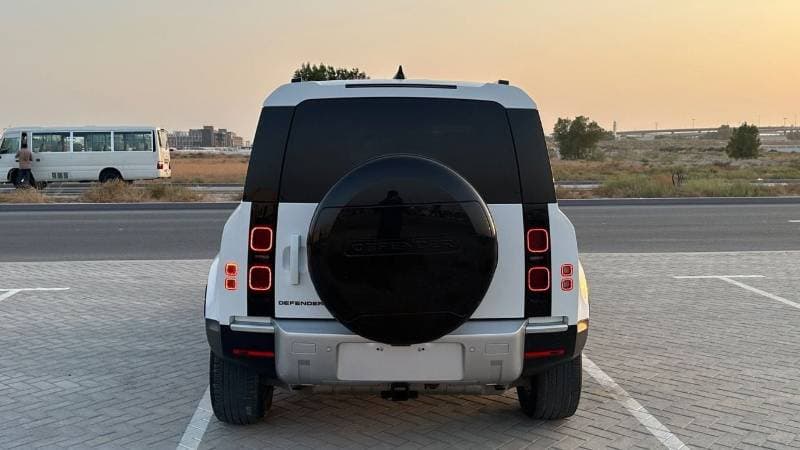 2024 Land Rover Defender 110 SE P300 thumbnail 8