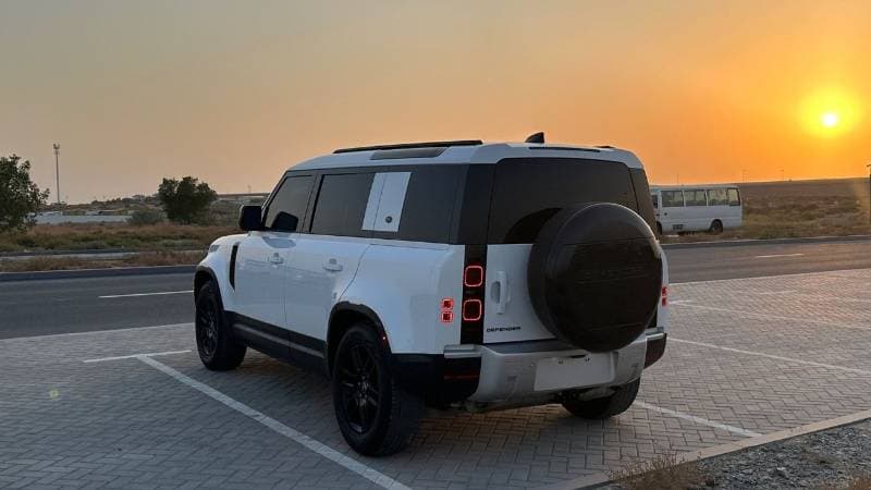 2024 Land Rover Defender 110 SE P300 thumbnail 7