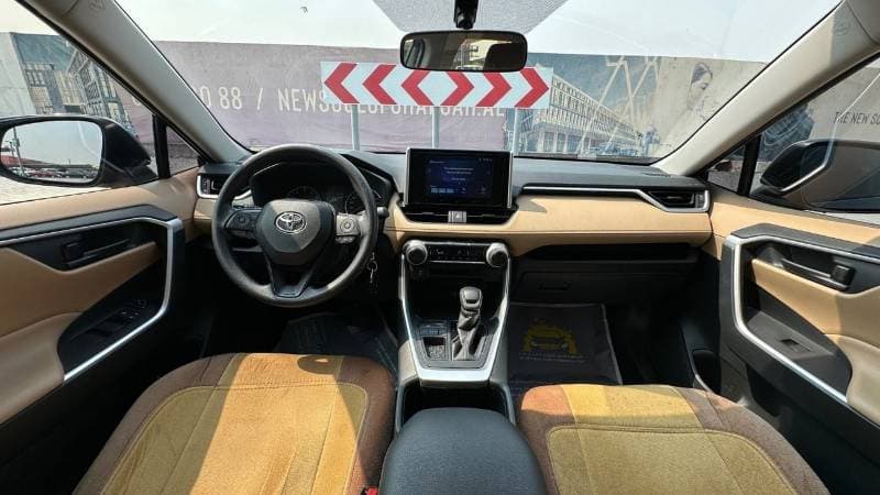 2025 Toyota RAV4 EX thumbnail 4