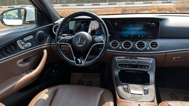 2021 Mercedes Benz E200 AMG thumbnail 5