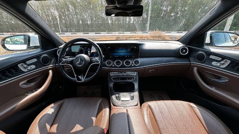 2021 Mercedes Benz E200 AMG thumbnail 4