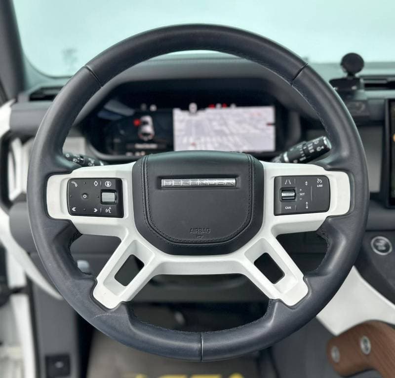 2024 Land Rover Defender 110 HSE P400 thumbnail 7