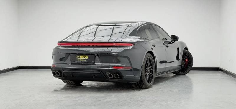 2026 Porsche Panamera GTS thumbnail 4