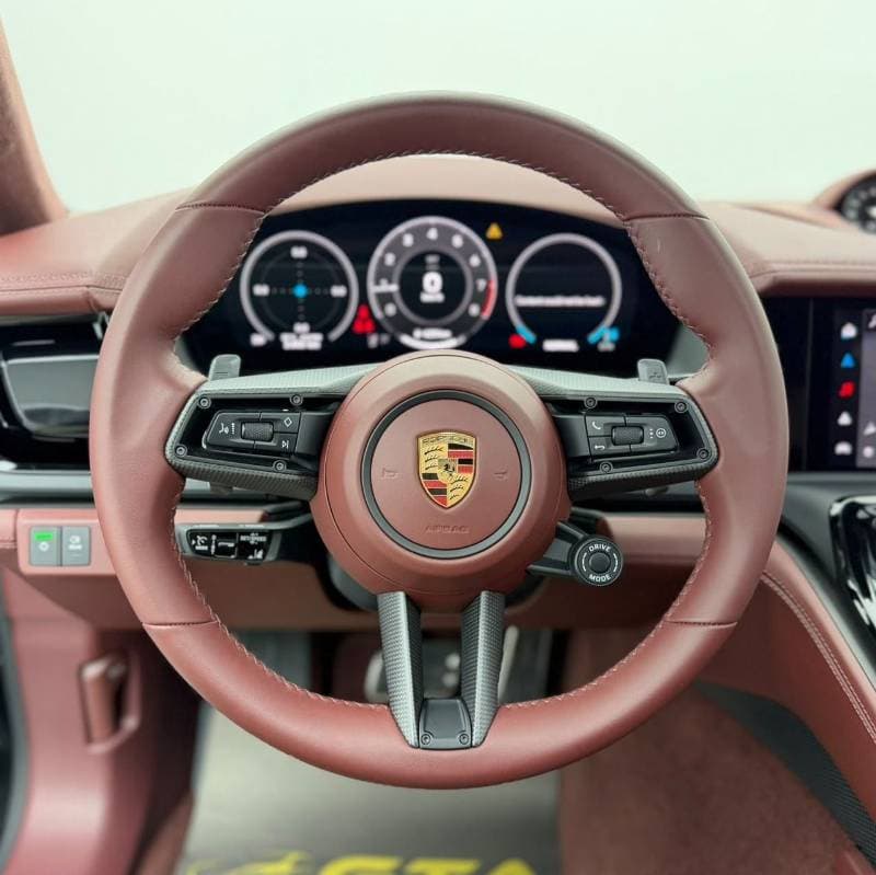 2026 Porsche Panamera GTS thumbnail 7