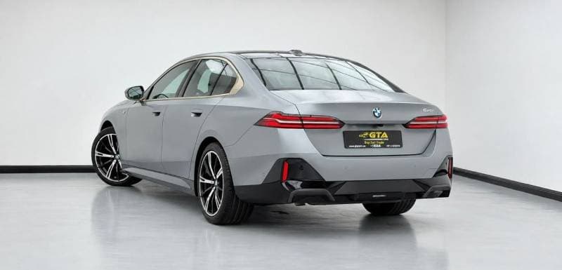 2024 BMW 520i M SPORT thumbnail 6