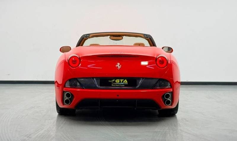 2011 Ferrari California STANDARD thumbnail 5