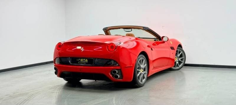 2011 Ferrari California STANDARD thumbnail 4
