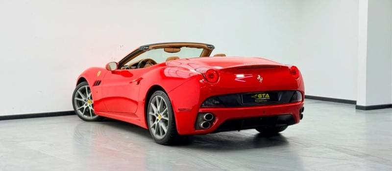 2011 Ferrari California STANDARD thumbnail 6