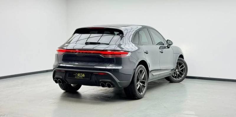 2023 Porsche Macan T thumbnail 4