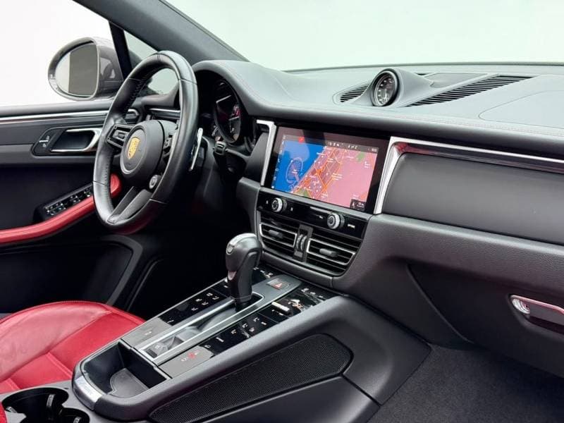 2023 Porsche Macan T thumbnail 7