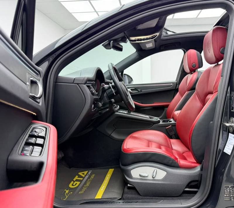 2023 Porsche Macan T thumbnail 8