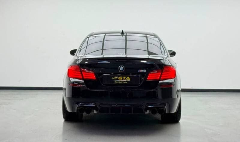 2013 BMW M5 STANDARD thumbnail 5