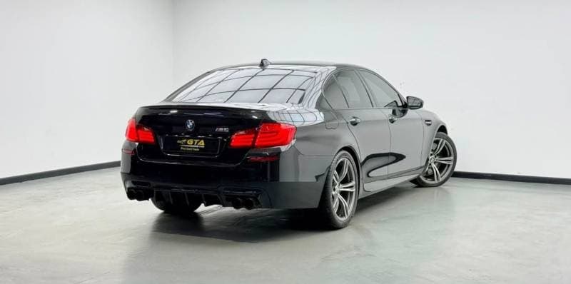 2013 BMW M5 STANDARD thumbnail 4