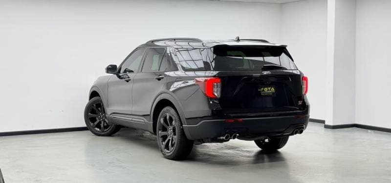2023 Ford Explorer ST thumbnail 6