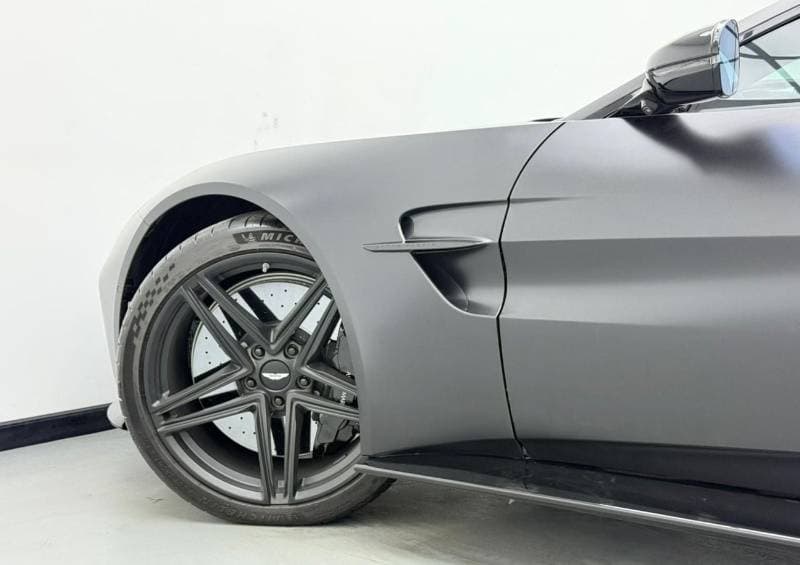 2025 Aston Martin Vantage STANDARD thumbnail 7