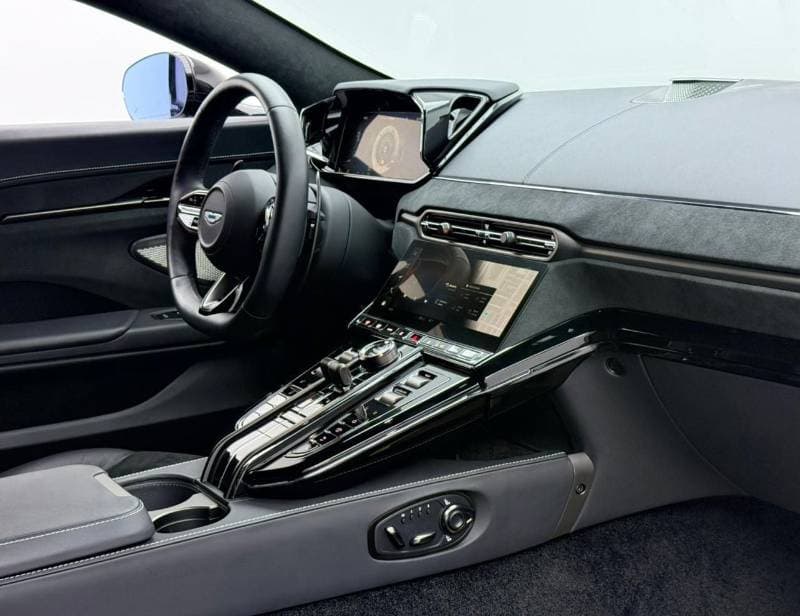2025 Aston Martin Vantage STANDARD thumbnail 8