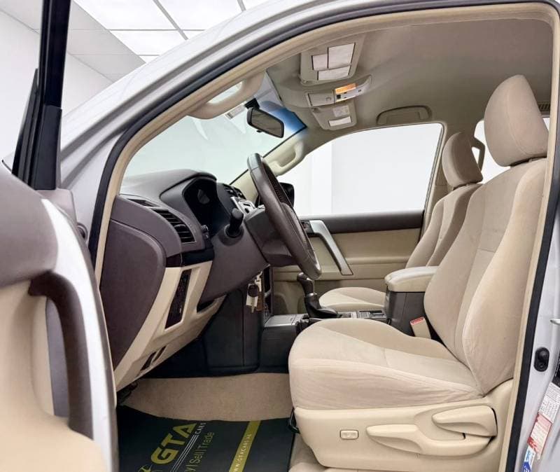 2019 Toyota Prado EXR thumbnail 8