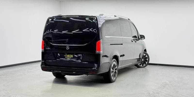 2025 Mercedes Benz V300 AVANTGARDE thumbnail 4