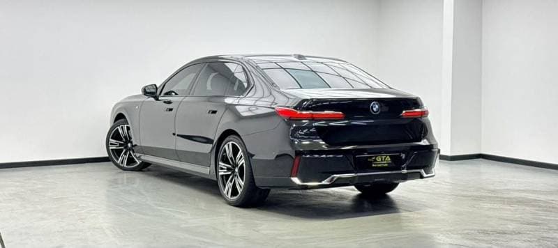 2023 BMW 735i STANDARD thumbnail 4