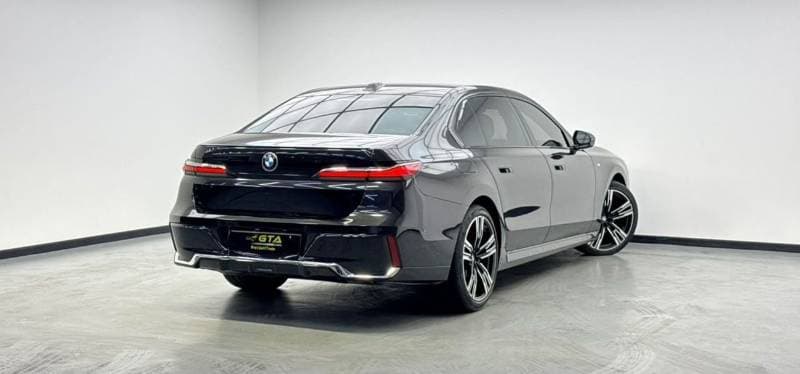 2023 BMW 735i STANDARD thumbnail 6