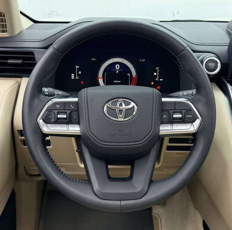 2025 Toyota Land Cruiser EXR thumbnail 7