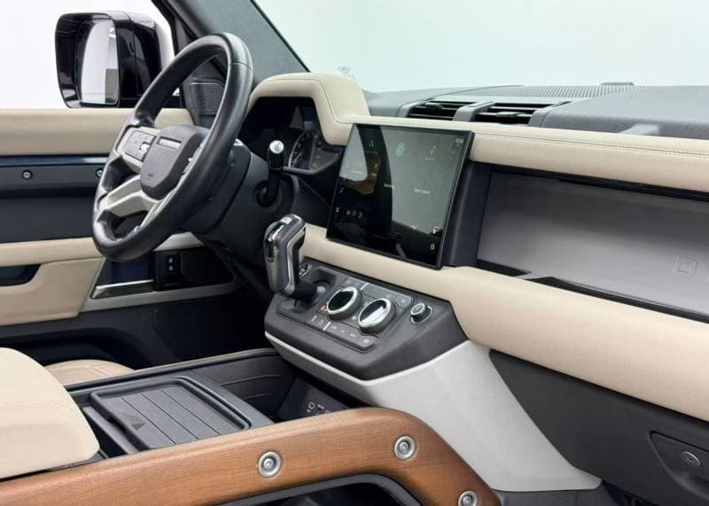 2023 Land Rover Defender 110 SE P400 thumbnail 7