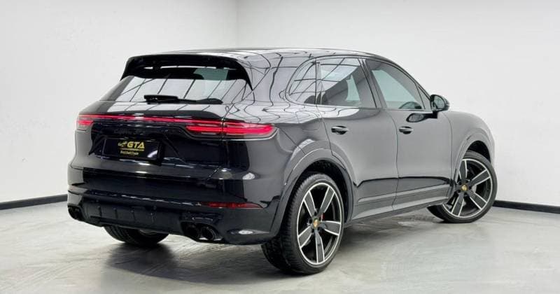 2022 Porsche Cayenne GTS thumbnail 4
