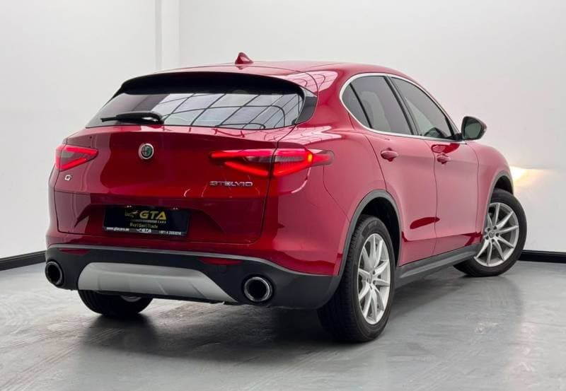 2018 Alfa Romeo Stelvio SUPER thumbnail 4