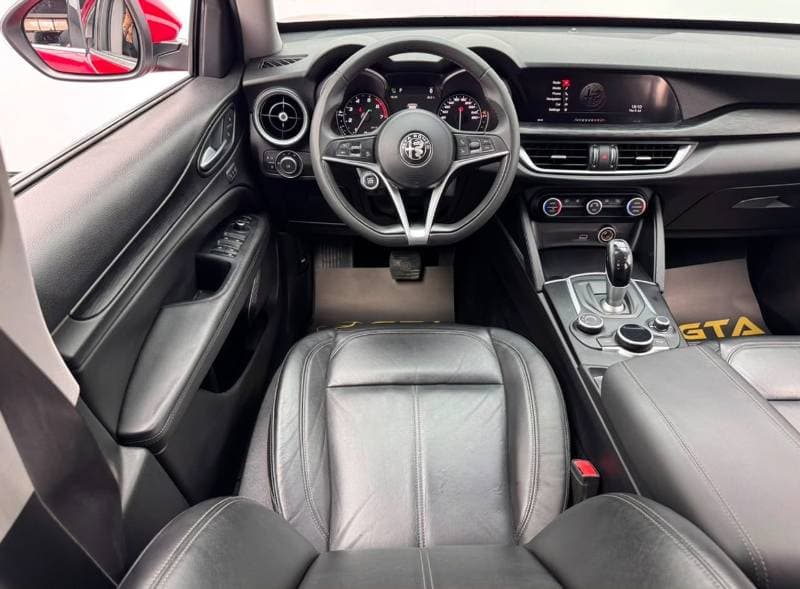 2018 Alfa Romeo Stelvio SUPER thumbnail 8