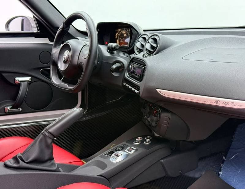 2017 Alfa Romeo 4C STANDARD thumbnail 7