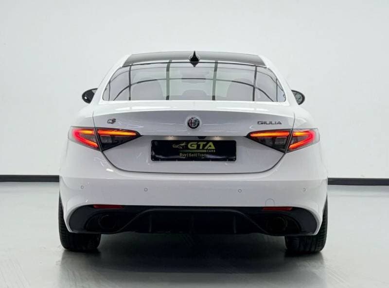 2025 Alfa Romeo Giulia VELOCE thumbnail 5