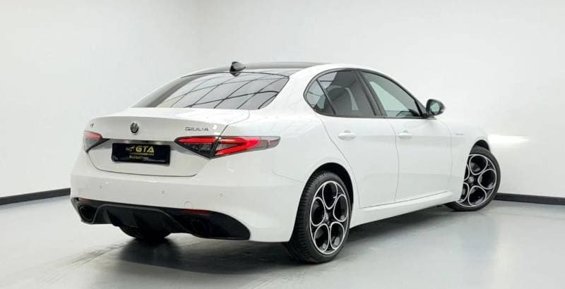 2025 Alfa Romeo Giulia VELOCE thumbnail 4