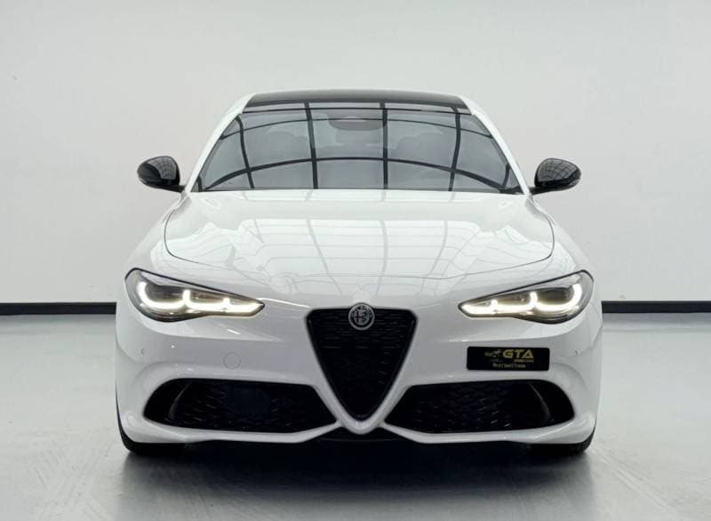 2025 Alfa Romeo Giulia VELOCE thumbnail 2