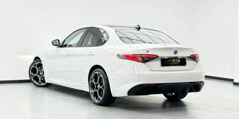 2025 Alfa Romeo Giulia VELOCE thumbnail 6