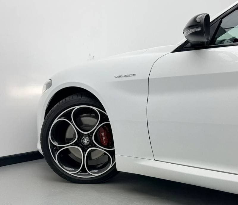 2025 Alfa Romeo Giulia VELOCE thumbnail 7