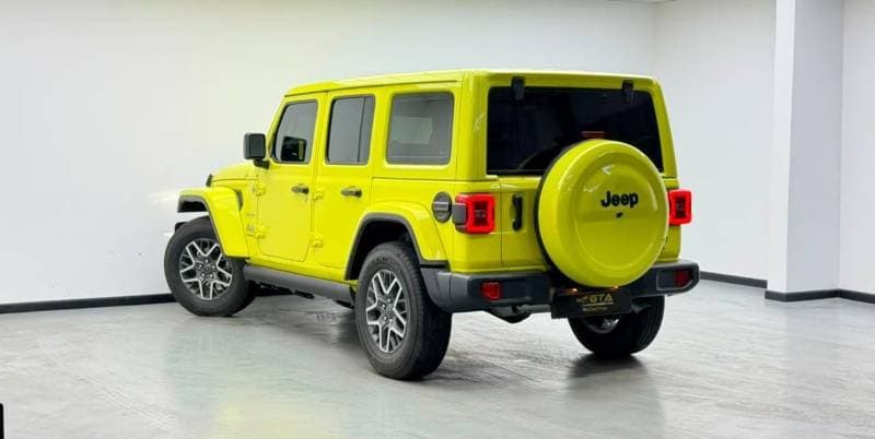 2024 Jeep Wrangler Unlimited SAHARA thumbnail 6