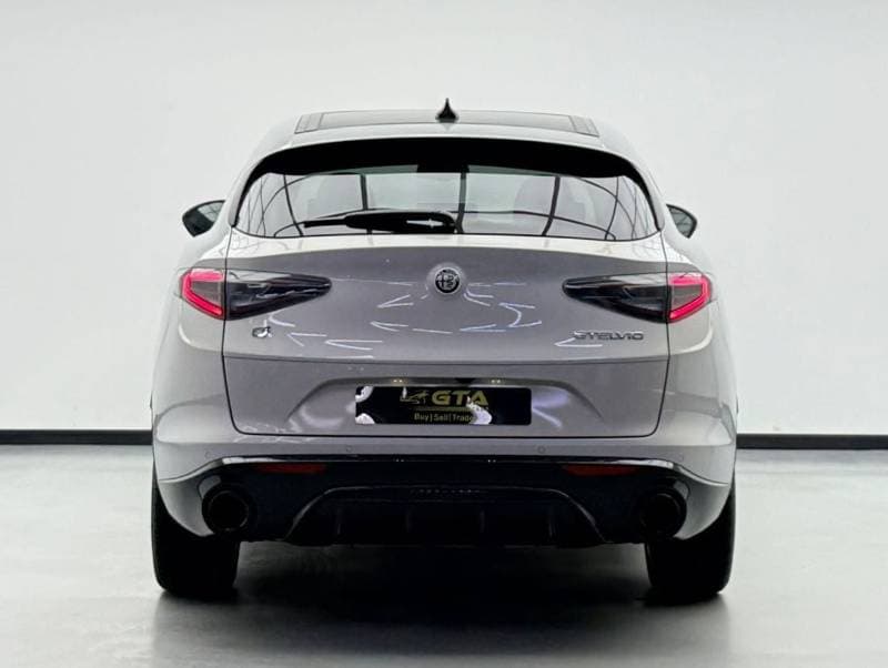 2025 Alfa Romeo Stelvio VELOCE thumbnail 5