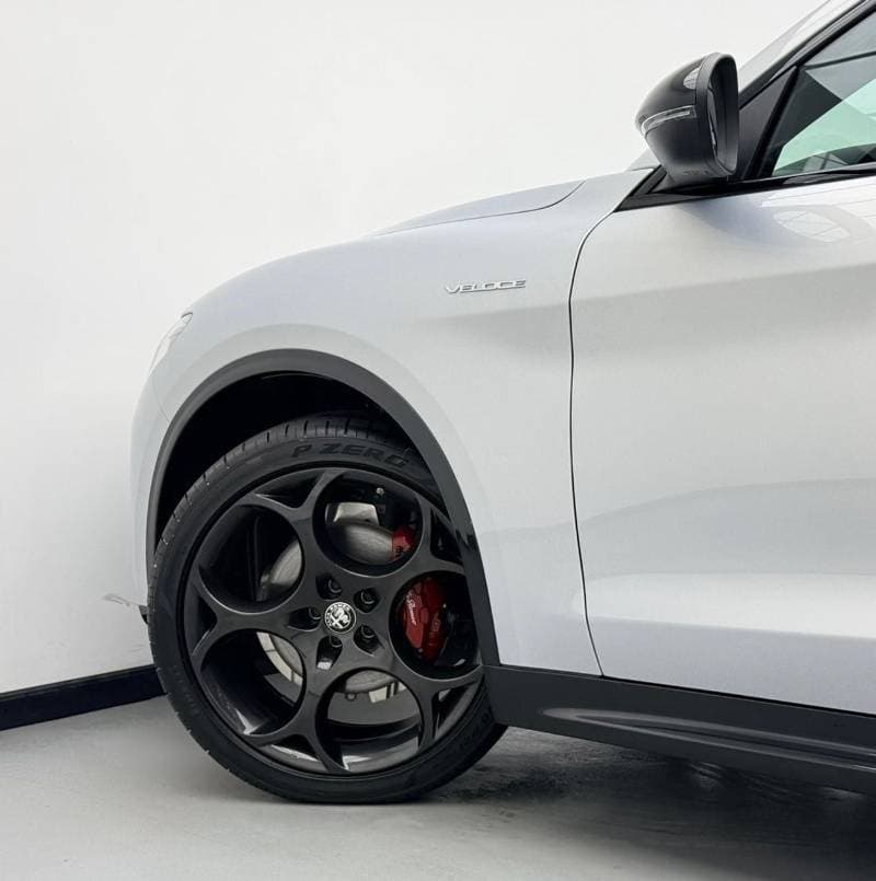 2025 Alfa Romeo Stelvio VELOCE thumbnail 7