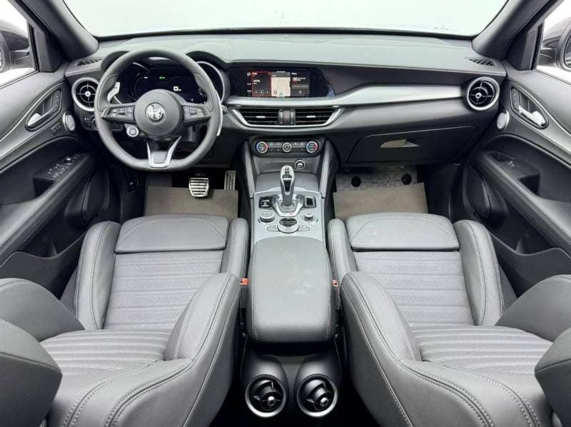 2025 Alfa Romeo Stelvio VELOCE thumbnail 8