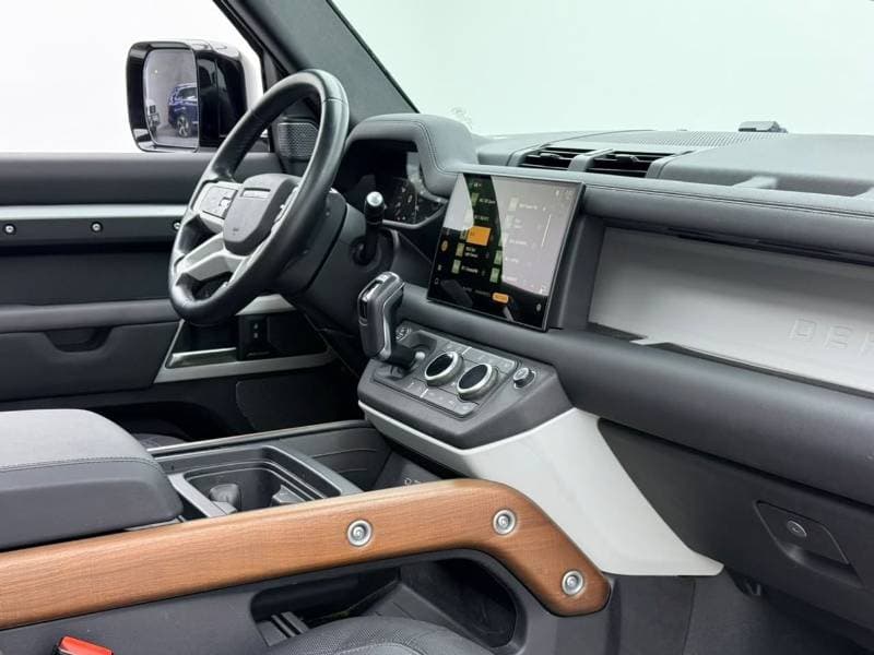 2024 Land Rover Defender 90 X DYNAMIC HSE P300 thumbnail 7